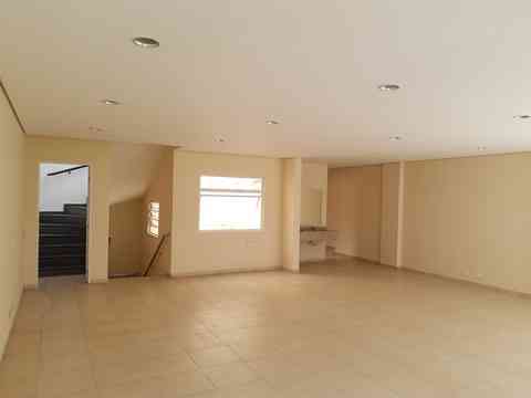 CALÇADA PRINCIPAL NO CENTRO COMERCIAL ALPHAVILLE!
