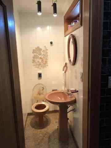 AMPLA CASA EM CONDOMÍNIO FECHADO!