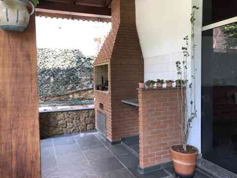 AMPLA CASA EM CONDOMÍNIO FECHADO!