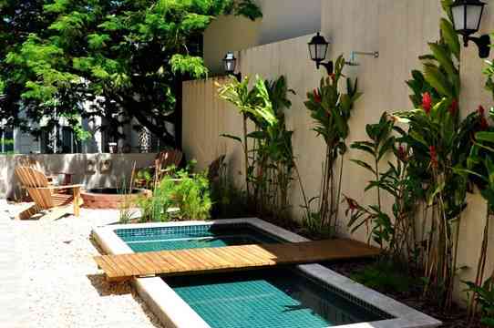 CASA DE ESQUINA EM CONDOMÍNIO ALTO PADRÃO!