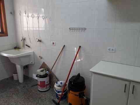 LINDA CASA EM CONDOMÍNIO FECHADO!