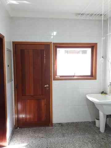 LINDA CASA EM CONDOMÍNIO FECHADO!