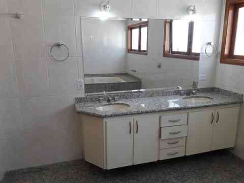 LINDA CASA EM CONDOMÍNIO FECHADO!