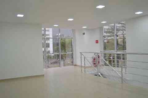 PRÉDIO NO CENTRO COMERCIAL ALPHAVILLE!