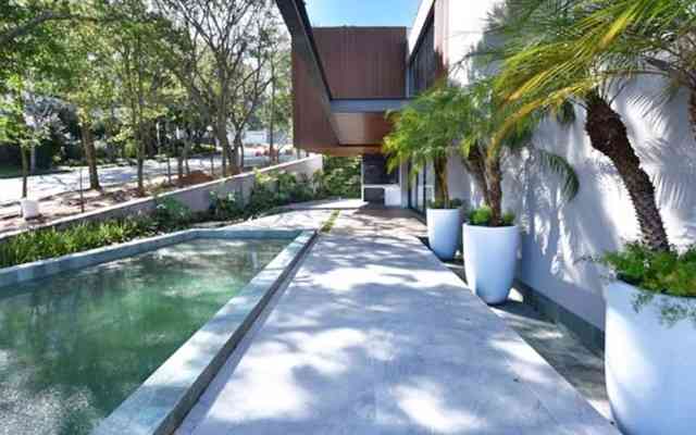 CASA NOVA EM ALPHAVILLE!