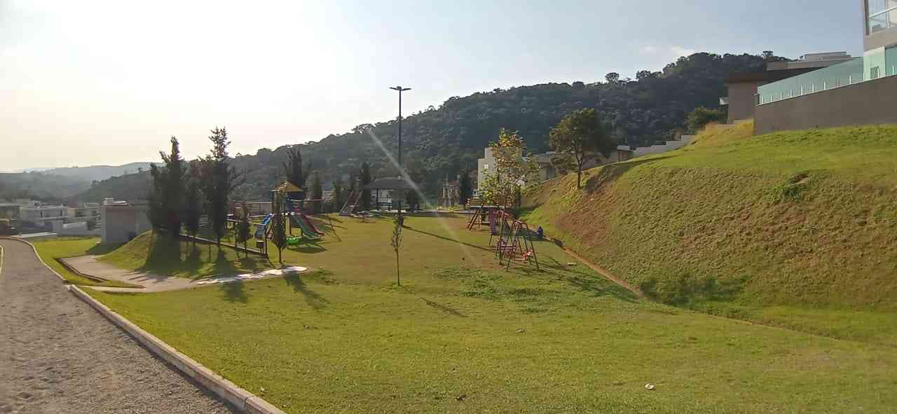 TERRENO EM CONDOMÍNIO!