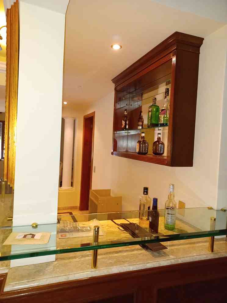 CASA REFORMADA EM ALPHAVILLE!