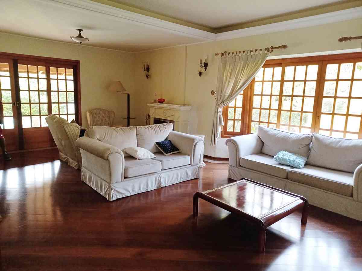 CASA REFORMADA EM ALPHAVILLE!