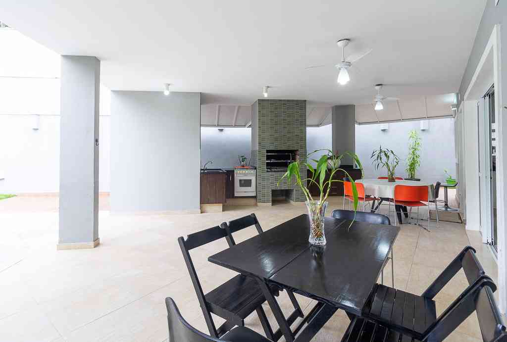 LINDA CASA EM ALPHAVILLE!