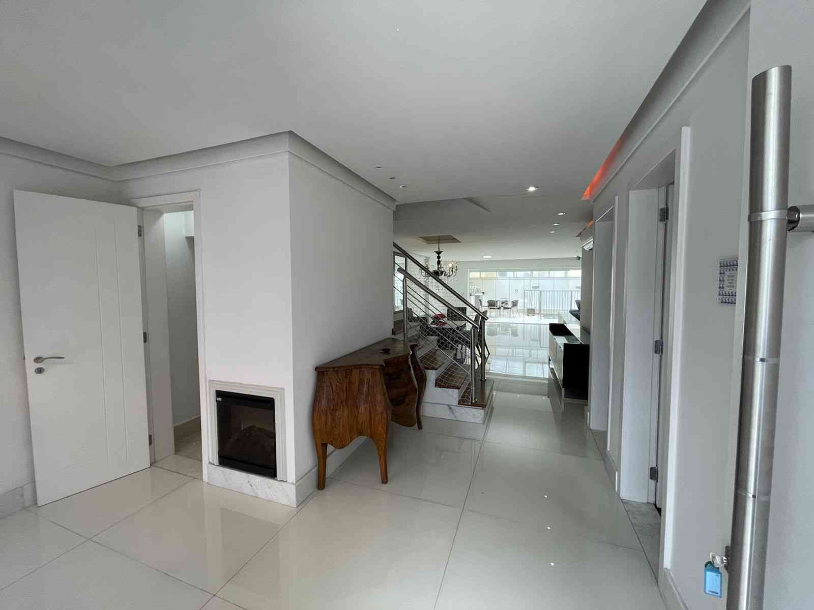 CASA SEMI MOBILIADA EM CONDOMÍNIO!