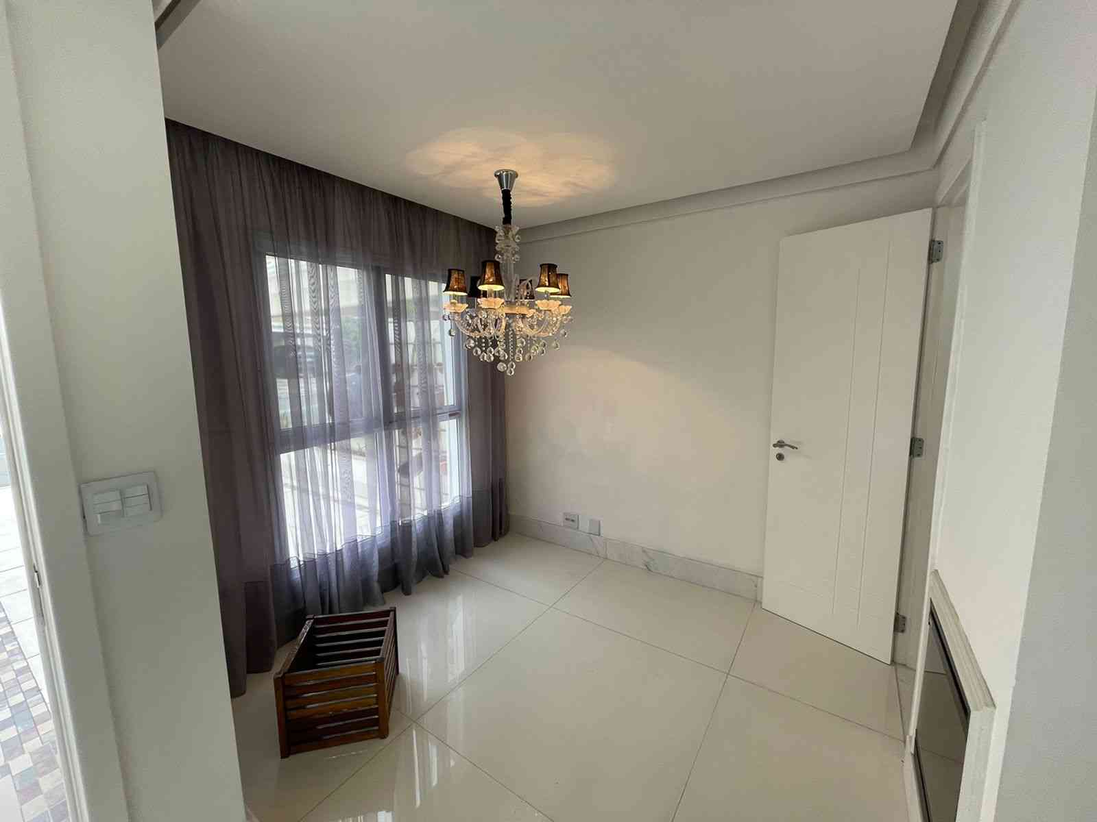 CASA SEMI MOBILIADA EM CONDOMÍNIO!