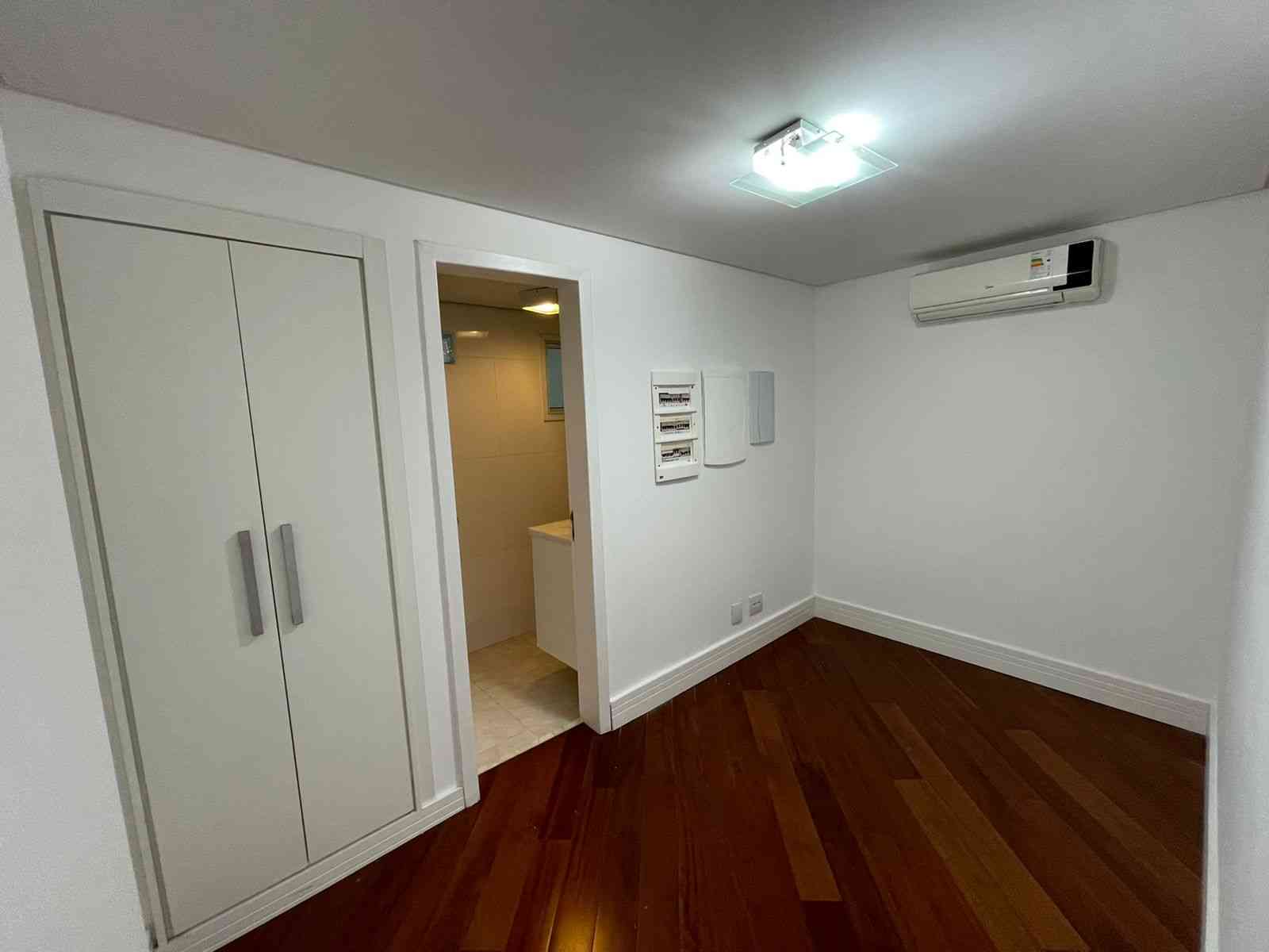 CASA SEMI MOBILIADA EM CONDOMÍNIO!