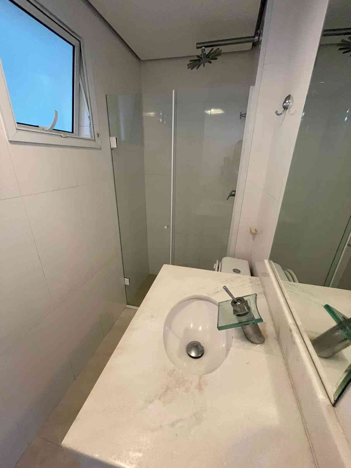 CASA SEMI MOBILIADA EM CONDOMÍNIO!
