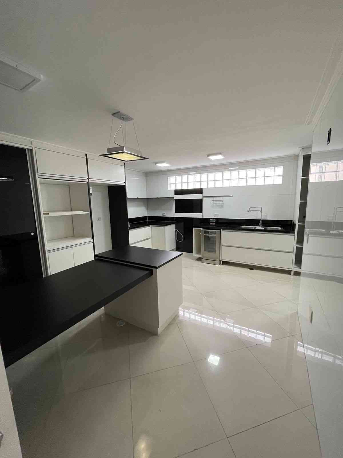 CASA SEMI MOBILIADA EM CONDOMÍNIO!