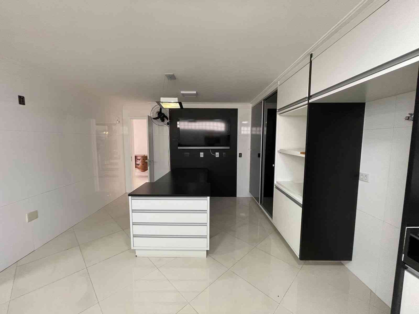 CASA SEMI MOBILIADA EM CONDOMÍNIO!
