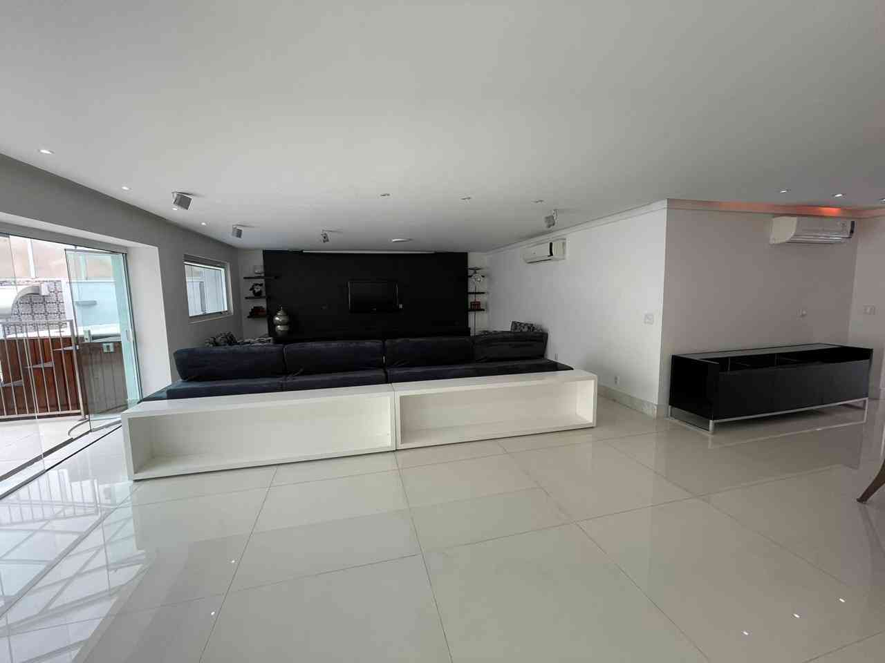 CASA SEMI MOBILIADA EM CONDOMÍNIO!