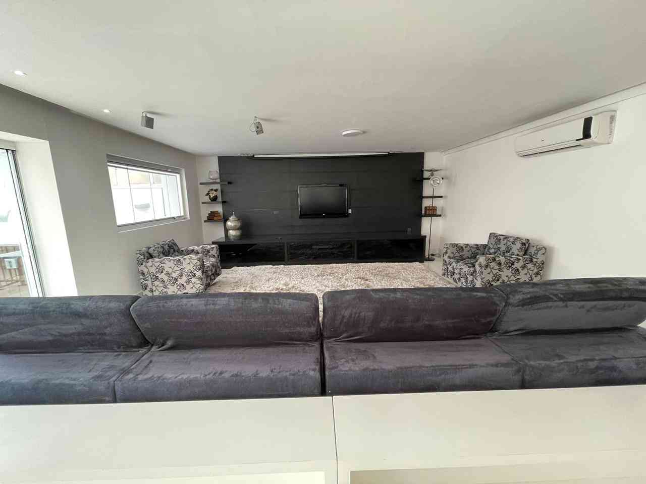 CASA SEMI MOBILIADA EM CONDOMÍNIO!