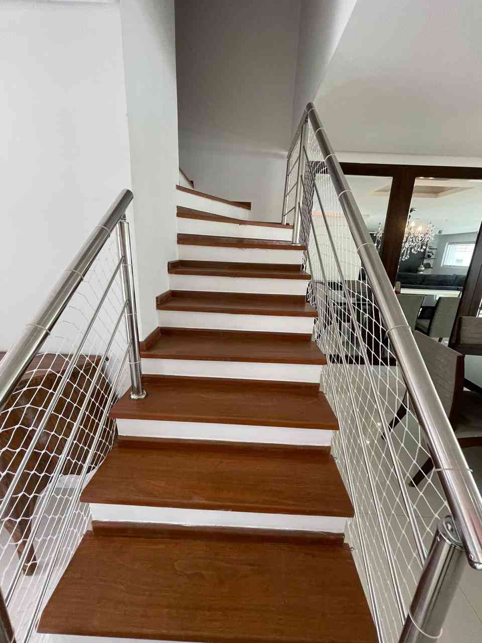 CASA SEMI MOBILIADA EM CONDOMÍNIO!