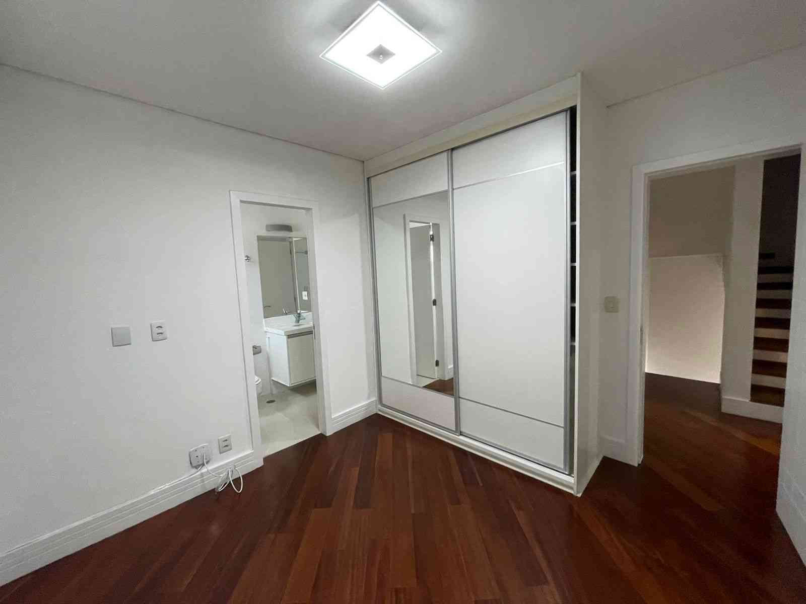 CASA SEMI MOBILIADA EM CONDOMÍNIO!