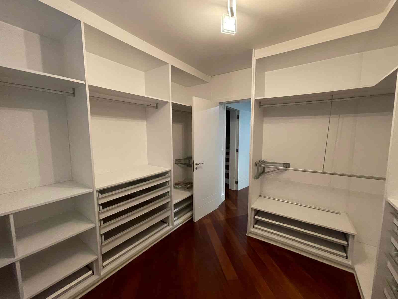 CASA SEMI MOBILIADA EM CONDOMÍNIO!