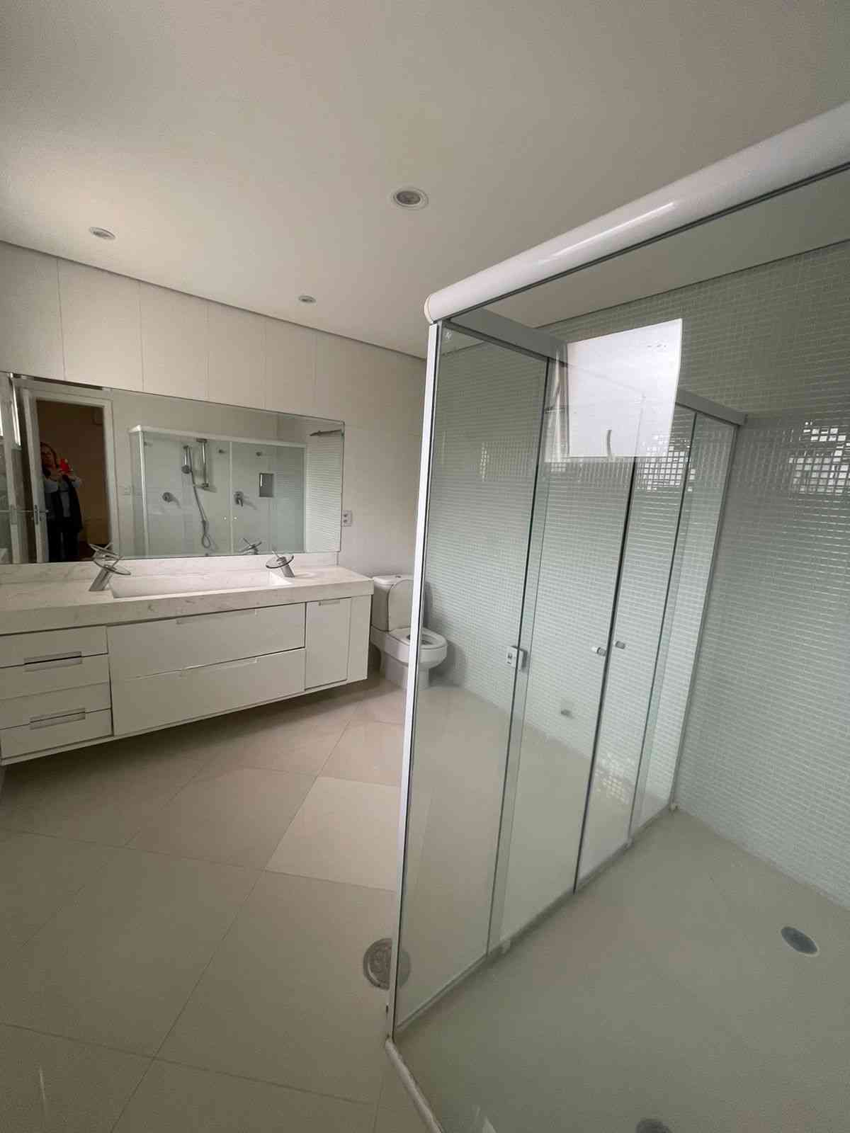 CASA SEMI MOBILIADA EM CONDOMÍNIO!