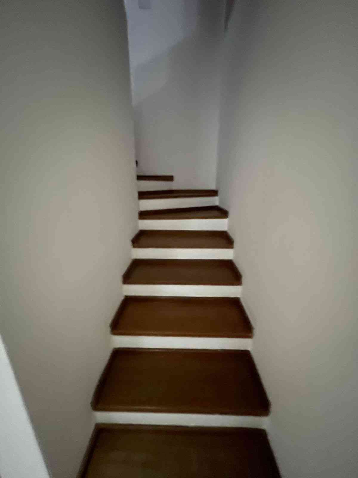 CASA SEMI MOBILIADA EM CONDOMÍNIO!