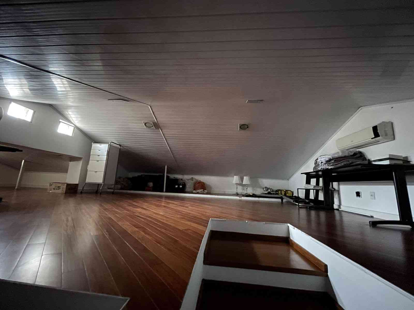 CASA SEMI MOBILIADA EM CONDOMÍNIO!
