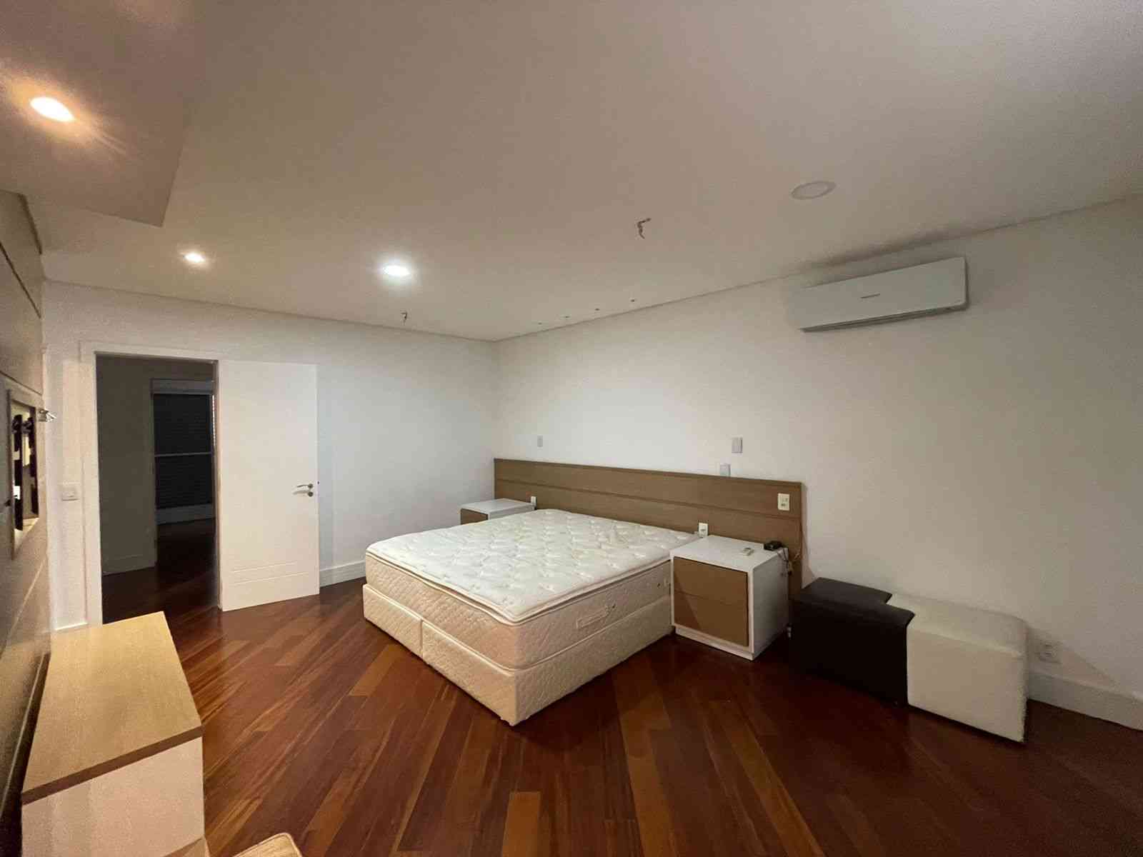 CASA SEMI MOBILIADA EM CONDOMÍNIO!