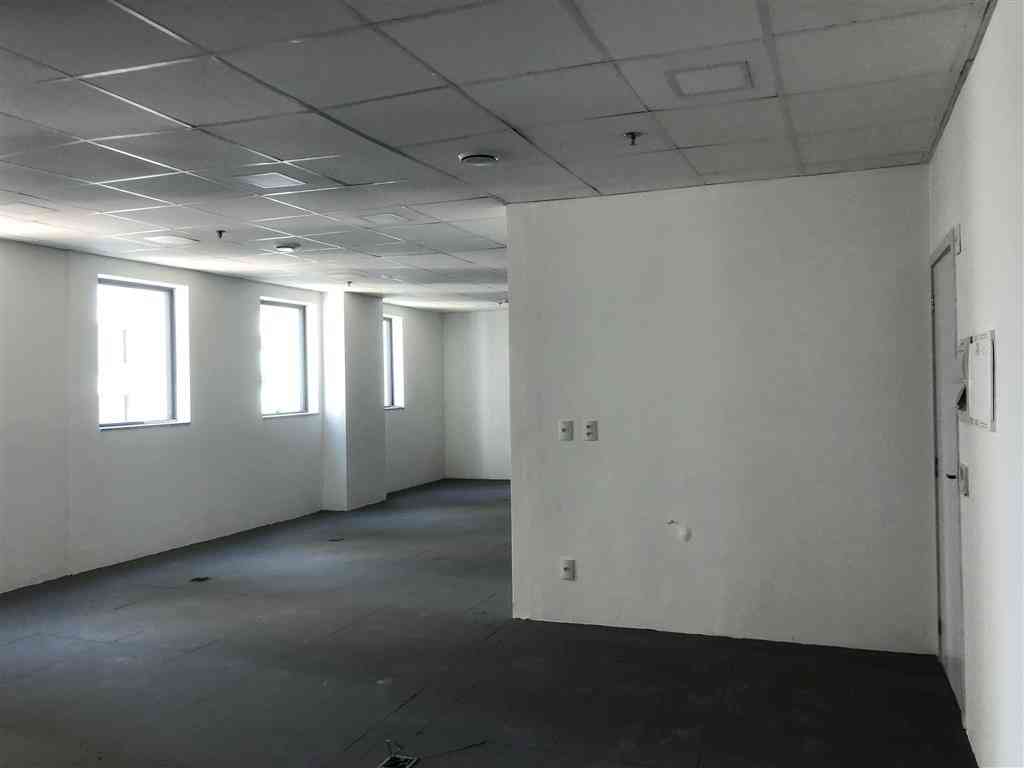 SALA NO CENTRO DE ALPHAVILLE!