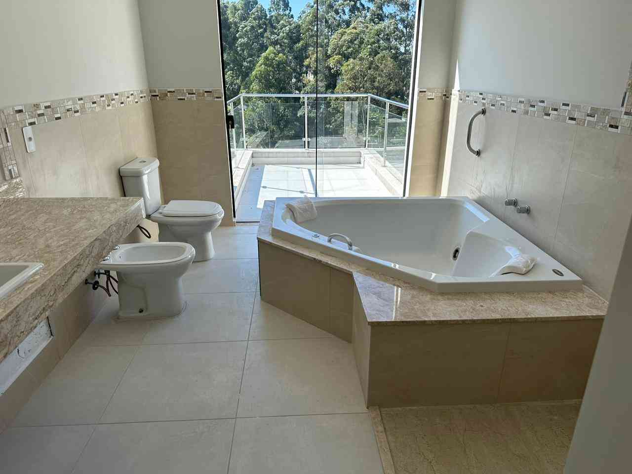 CASA NOVA, ALTO PADRÃO!