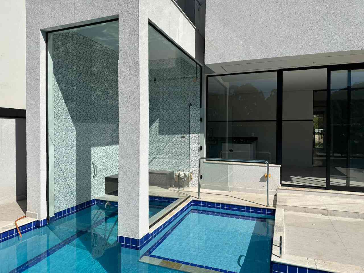 CASA NOVA, ALTO PADRÃO!