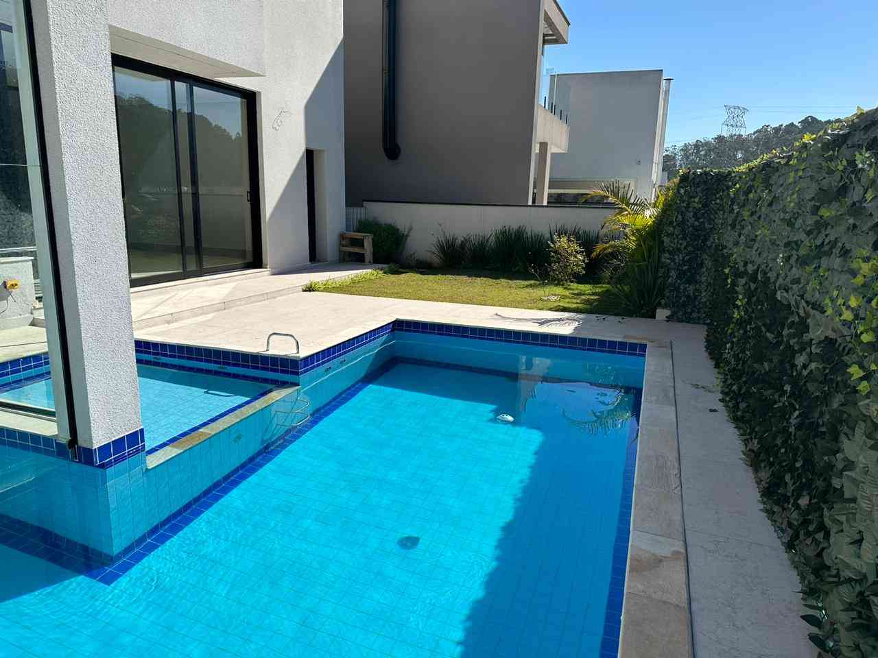 CASA NOVA, ALTO PADRÃO!