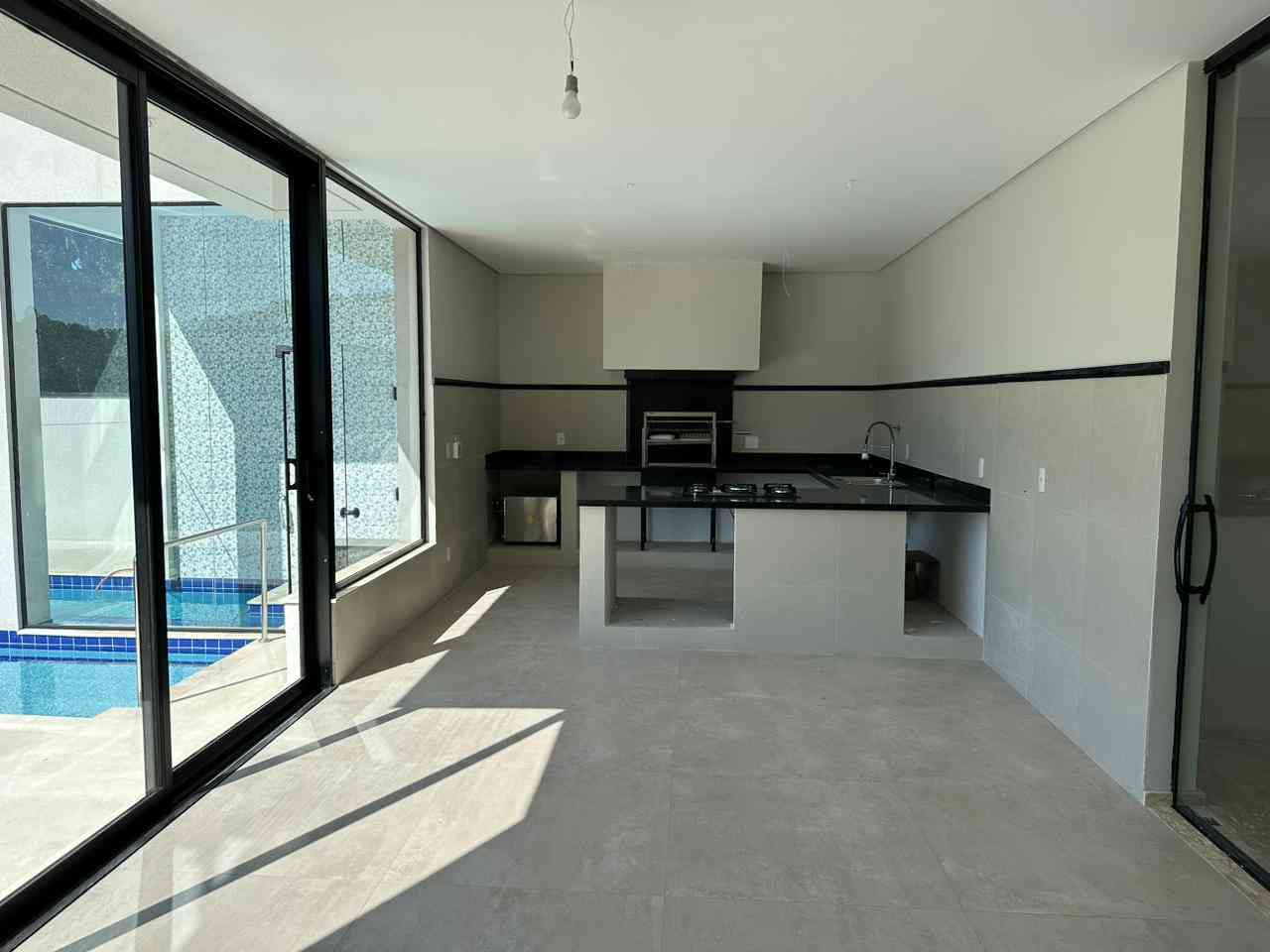 CASA NOVA, ALTO PADRÃO!
