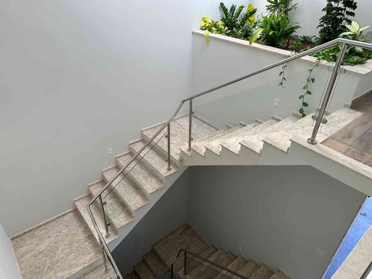 CASA NOVA, ALTO PADRÃO!