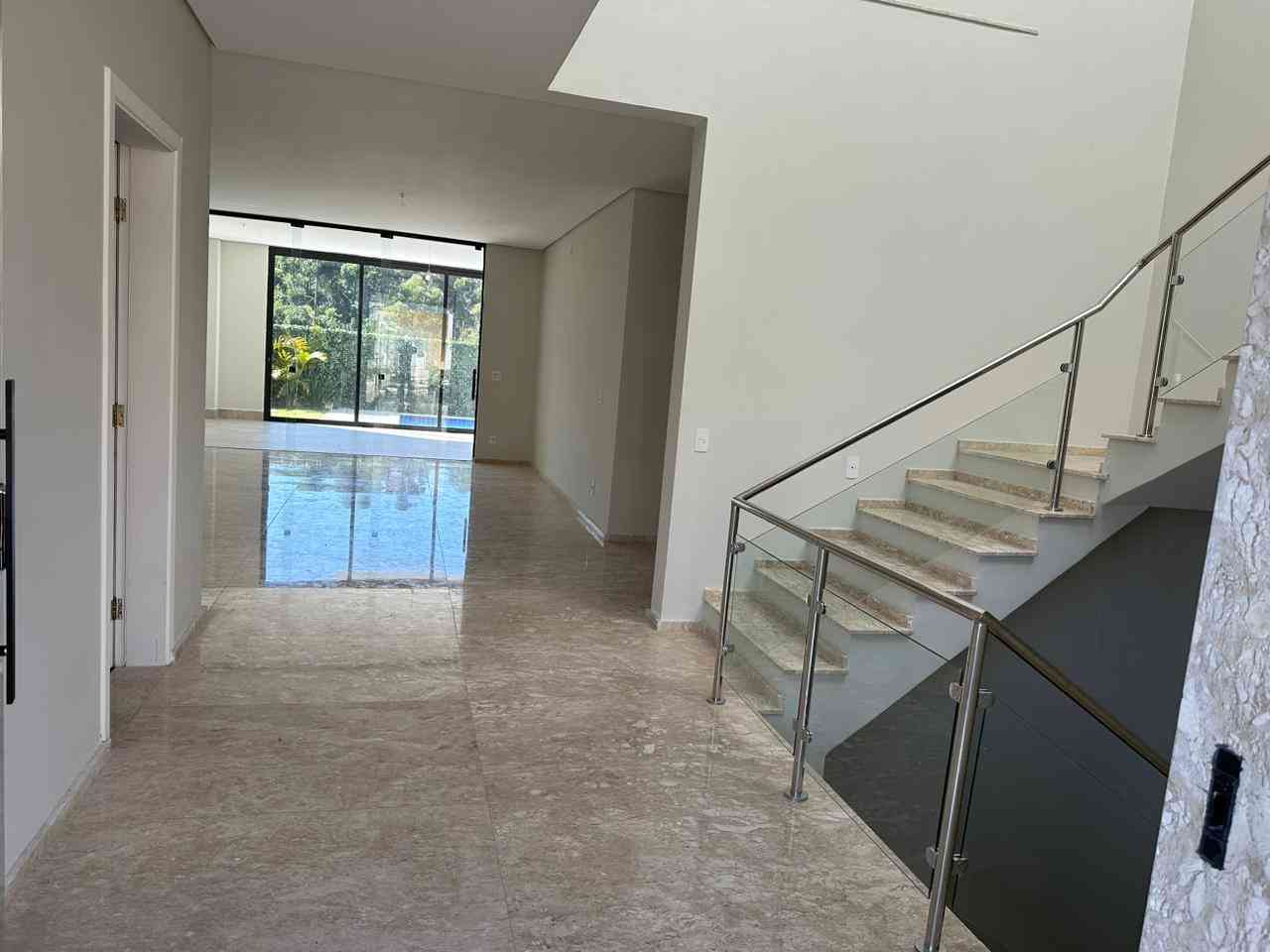CASA NOVA, ALTO PADRÃO!