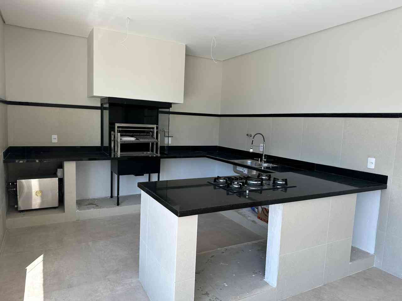CASA NOVA, ALTO PADRÃO!