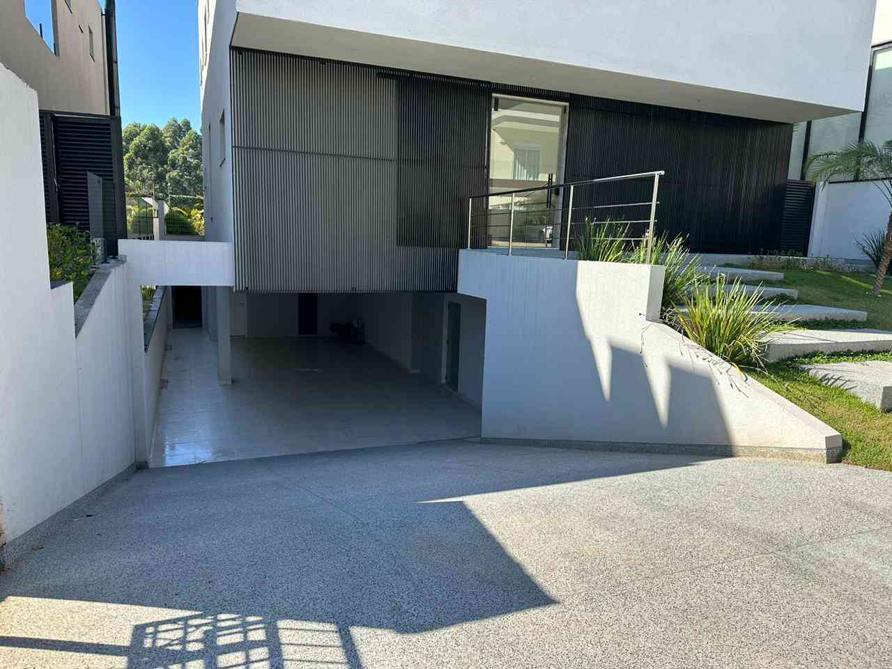 CASA NOVA, ALTO PADRÃO!