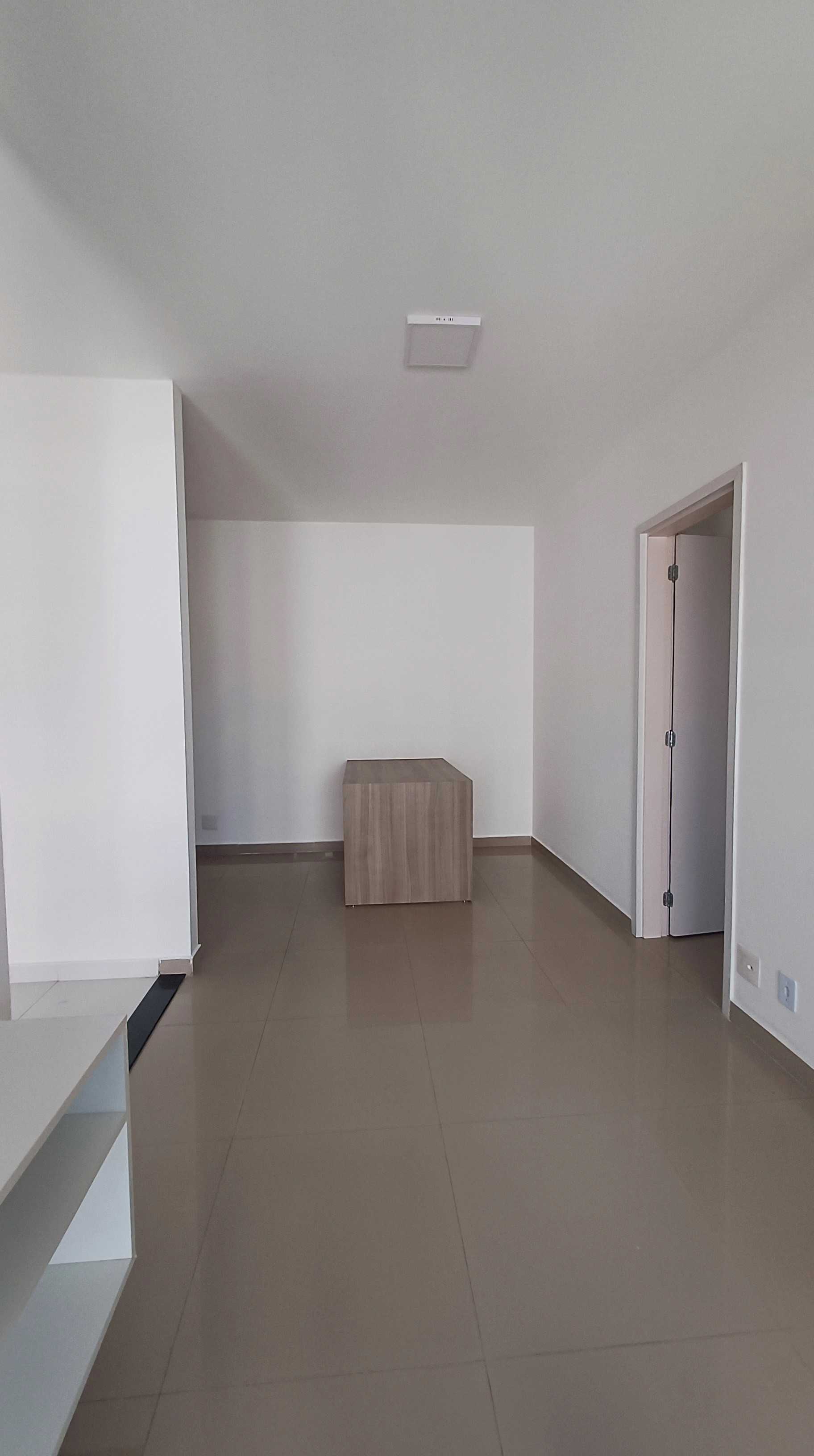 LINDO APARTAMENTO PARA LOCAÇÃO, ANDAR ALTO COM VARANDA!