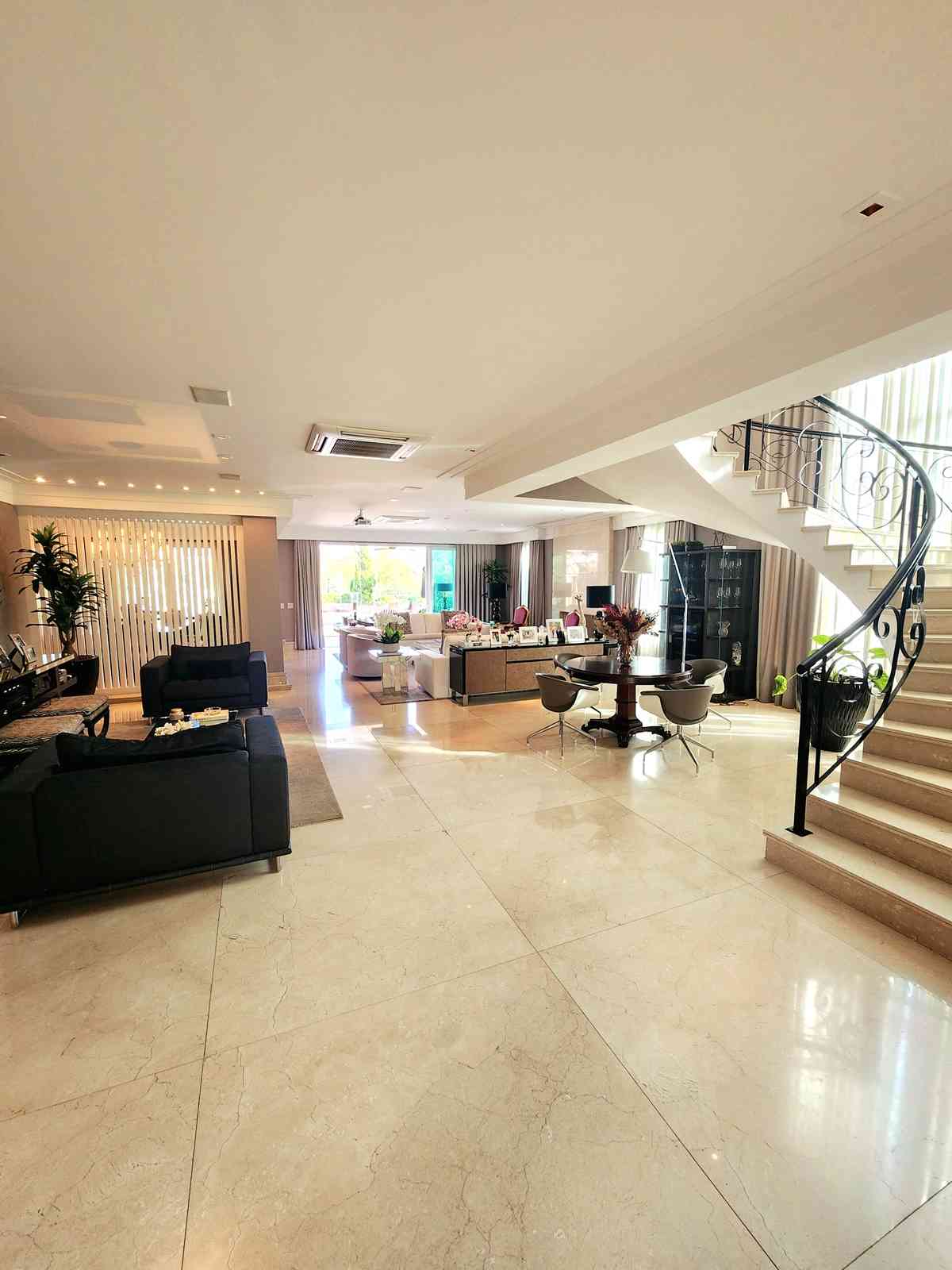 CASA ALTO PADRÃO!