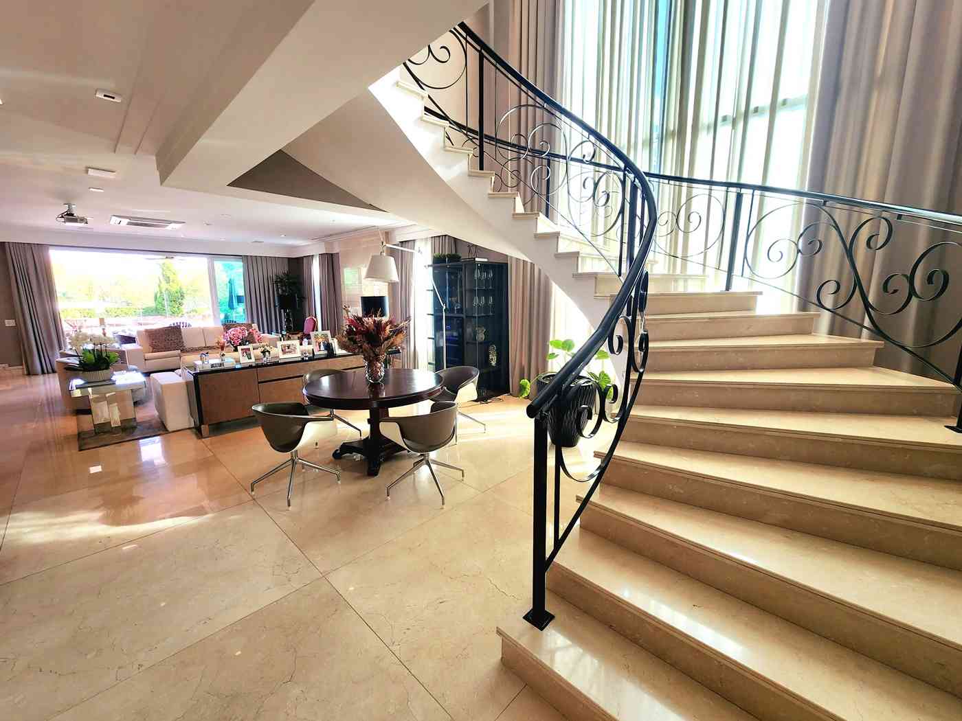 CASA ALTO PADRÃO!
