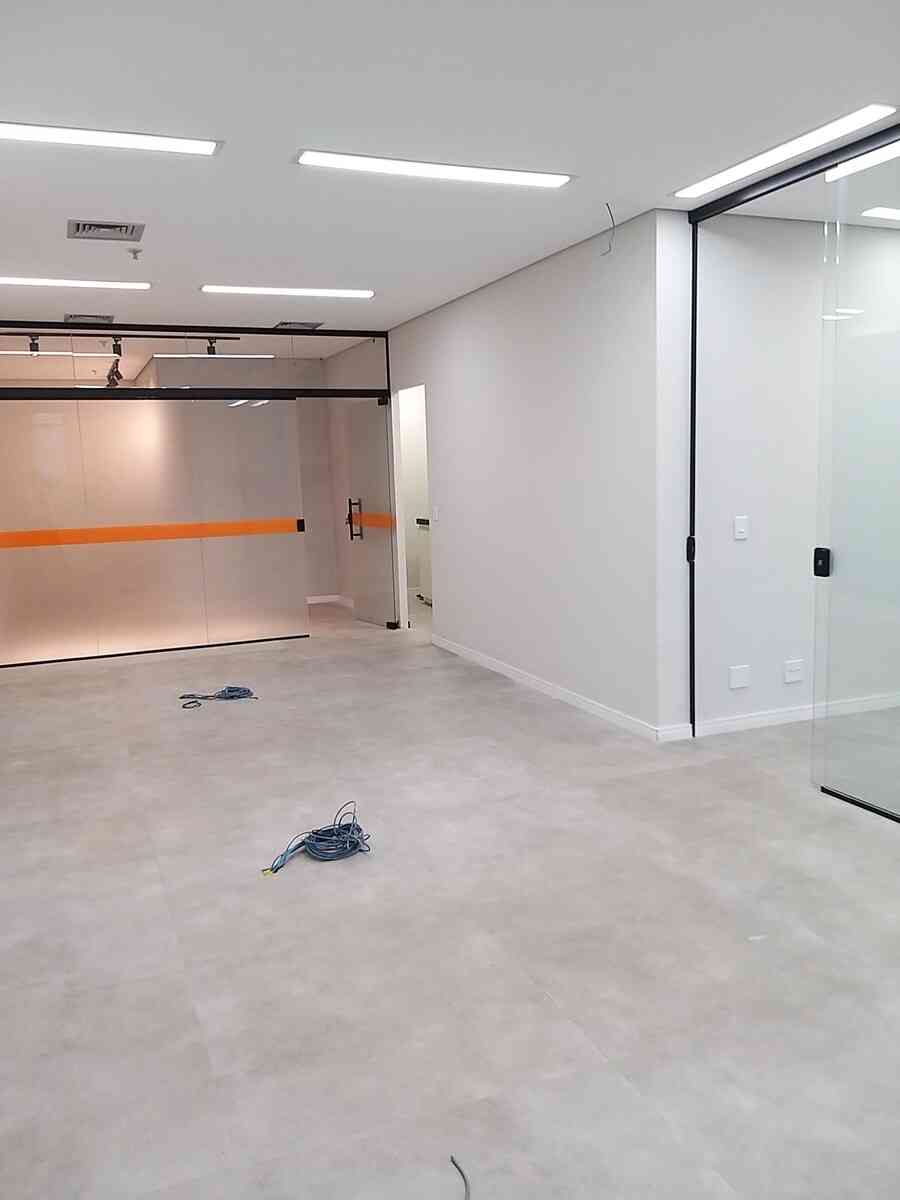 SALA NO CENTRO DE ALPHAVILLE!