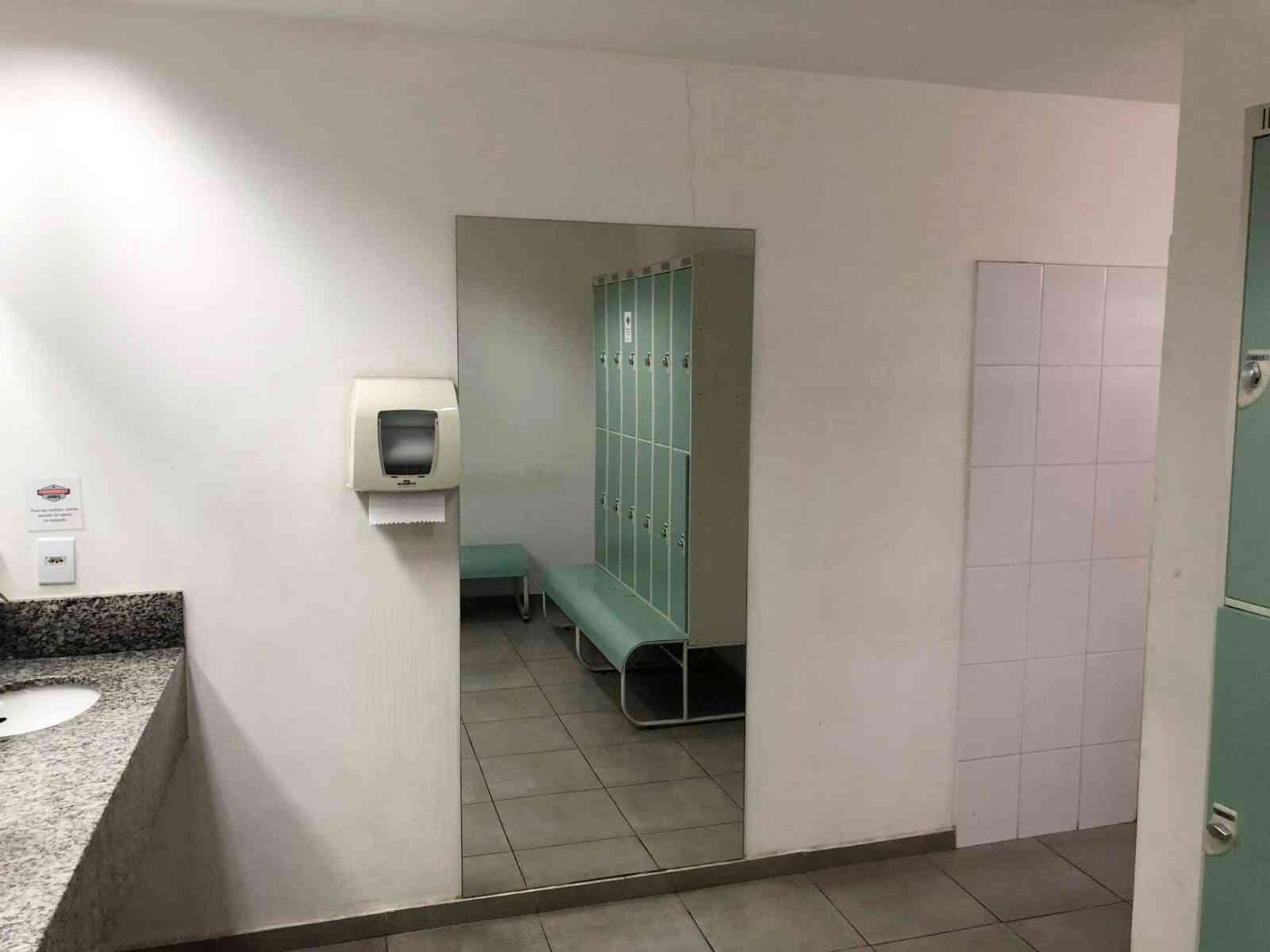 MUITO BEM LOCALIZADO NO CENTRO DE ALPHAVILLE!