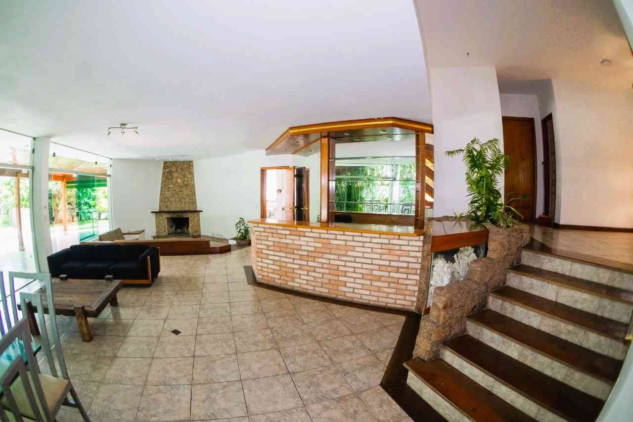 CASA DE ESQUINA!