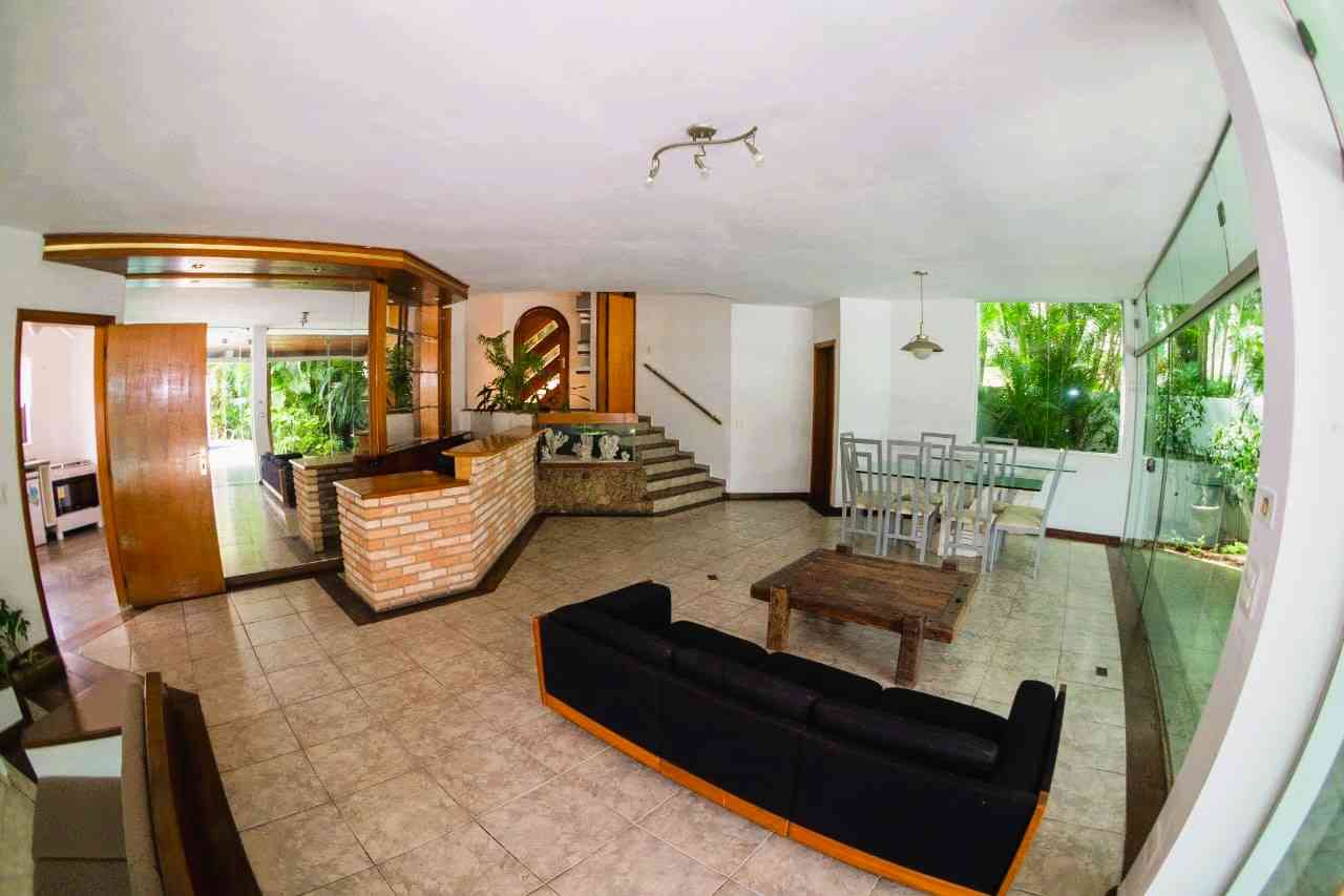 CASA DE ESQUINA!