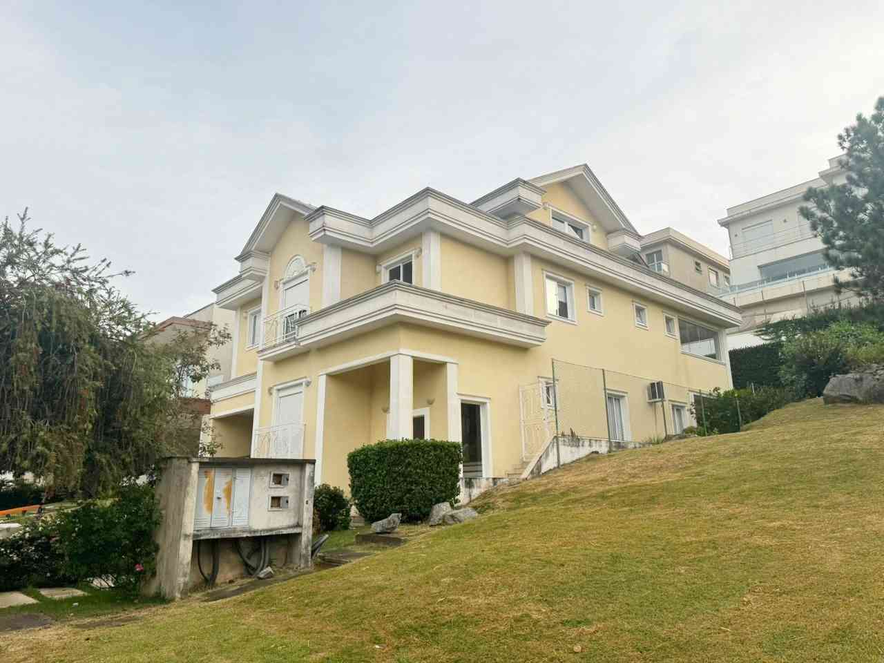 CASA EM ALPHAVILLE!