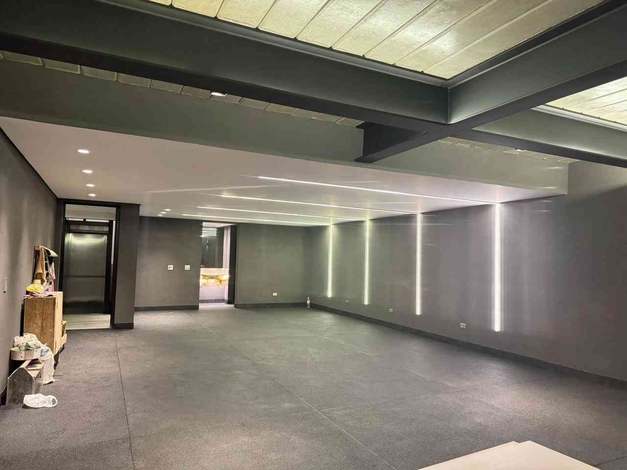 CASA ALTO PADRÃO NO CENTRO DE ALPHAVILLE!