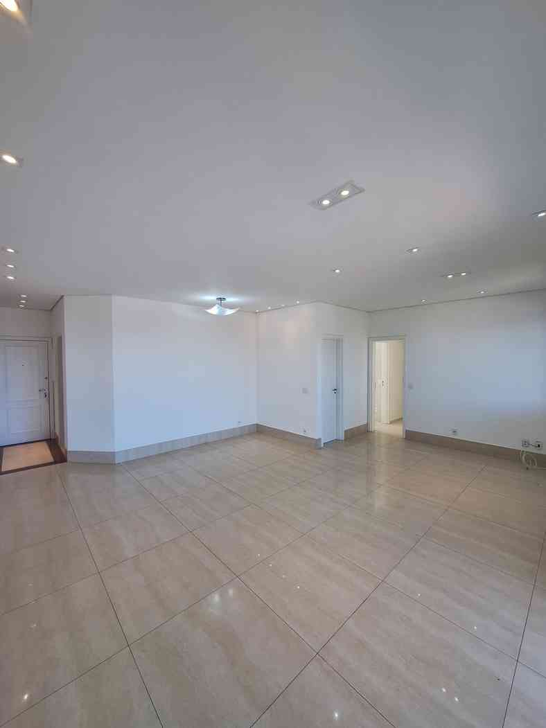 LINDO APARTAMENTO, ANDAR ALTO!