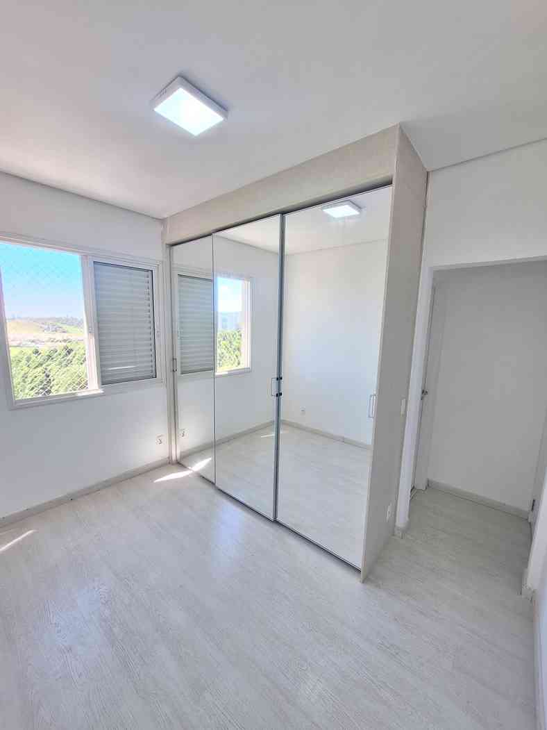 LINDO APARTAMENTO, ANDAR ALTO!