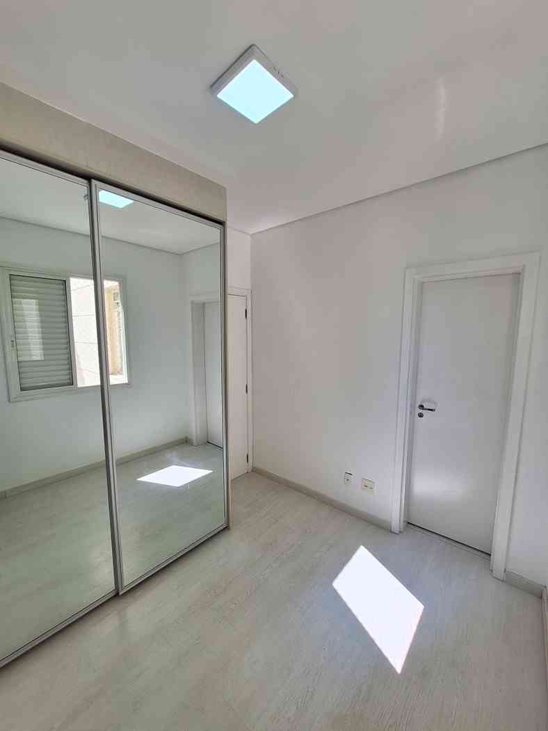 LINDO APARTAMENTO, ANDAR ALTO!