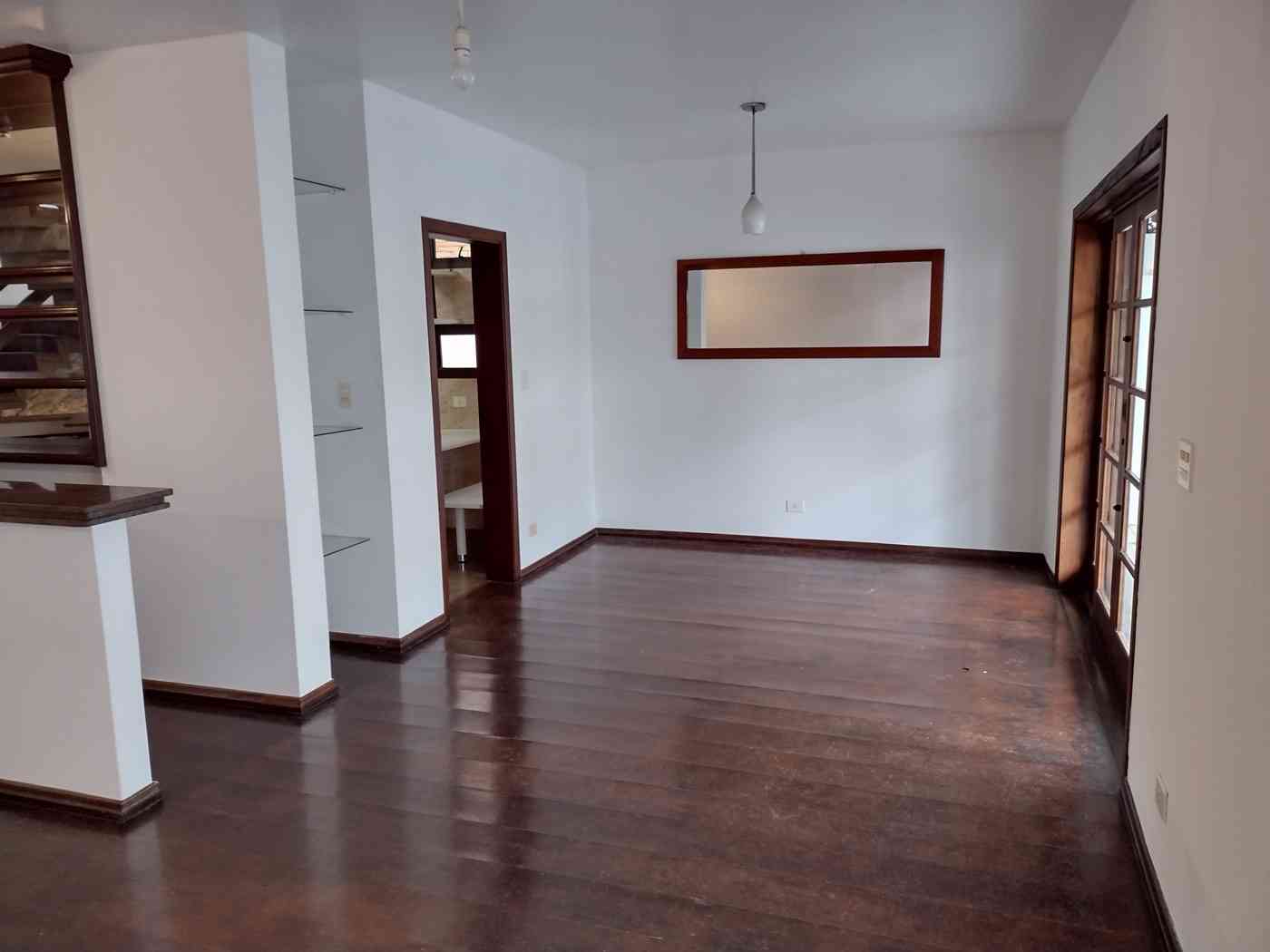 CASA EM CONDOMÍNIO FECHADO!
